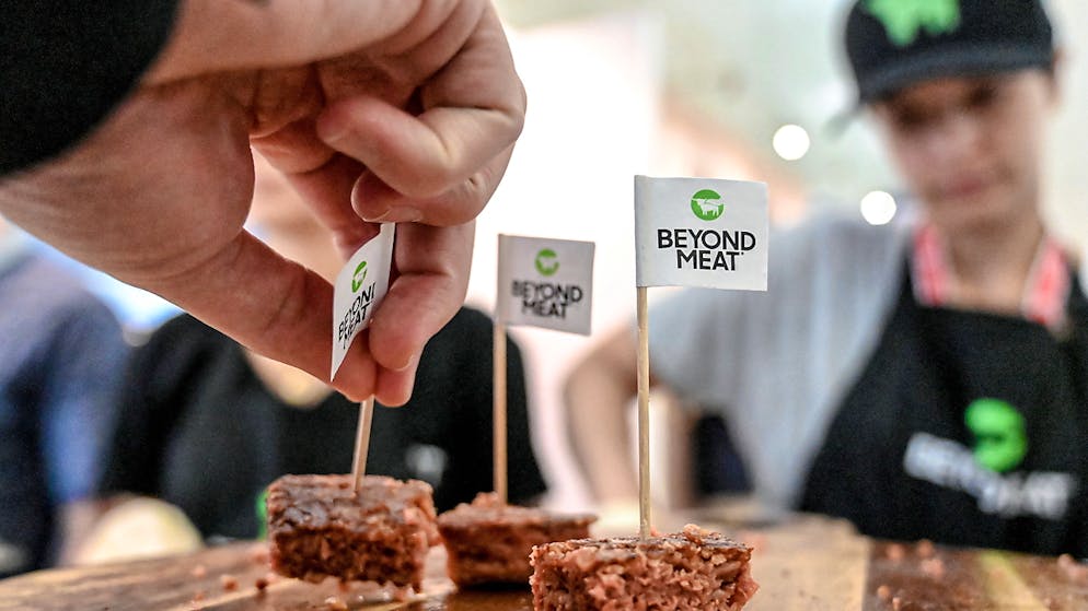 Der Hersteller von Fleischersatz-Produkten Beyond Meat hat im abgelaufenen Geschäftsquartal einen kleinen Gewinn erwirtschaftet. (Archivbild)