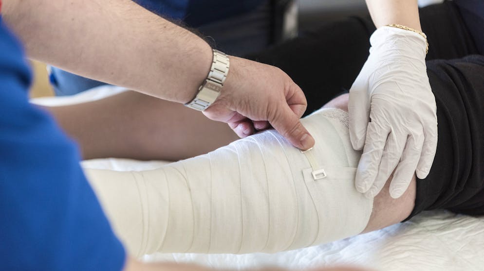 Ältere Menschen sind besonders gefährdet, zu stürzen. 