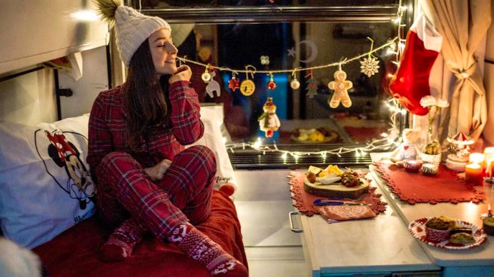 Im Zug von Ankara bis an die armenische Grenze. Jeder Reisende macht es sich in seinem Abteil so gemütlich wie möglich. Dekoriert wird ganz nach dem eigenen Geschmack.