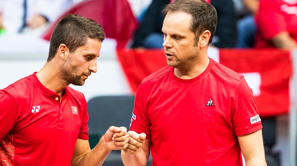 Das Schweizer Davis-Cup-Team um Captain Severin Lüthi (r.) trifft im März auf Peru