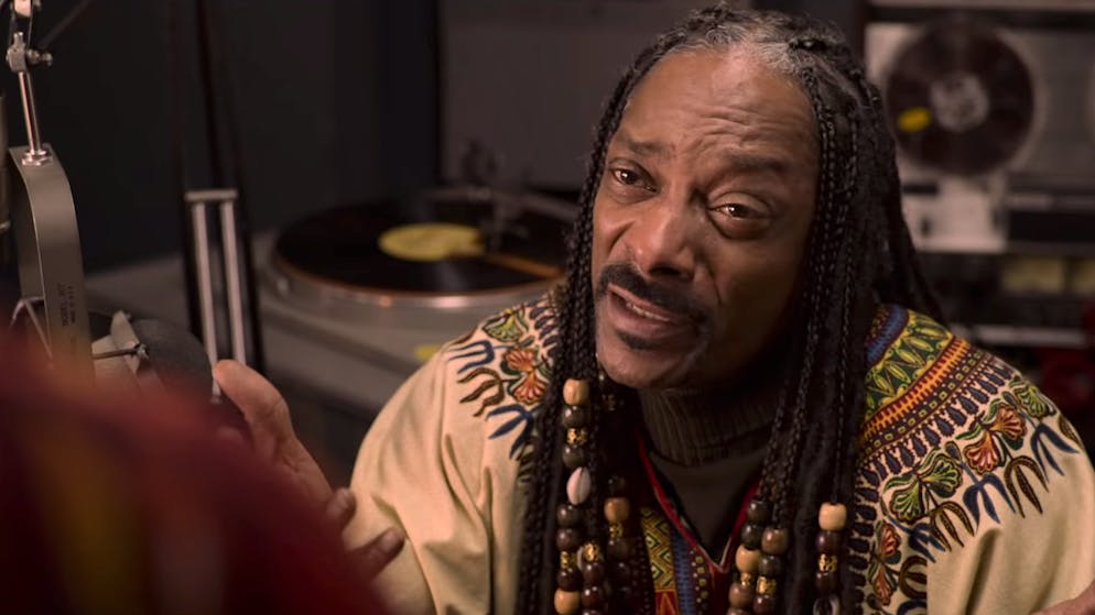 «Dolemite Is My Name». Auch der grösste Cannabis-Raucher Hollywoods spielt (augenscheinlich) fast sich selbst: Musiker Snoop Dogg.