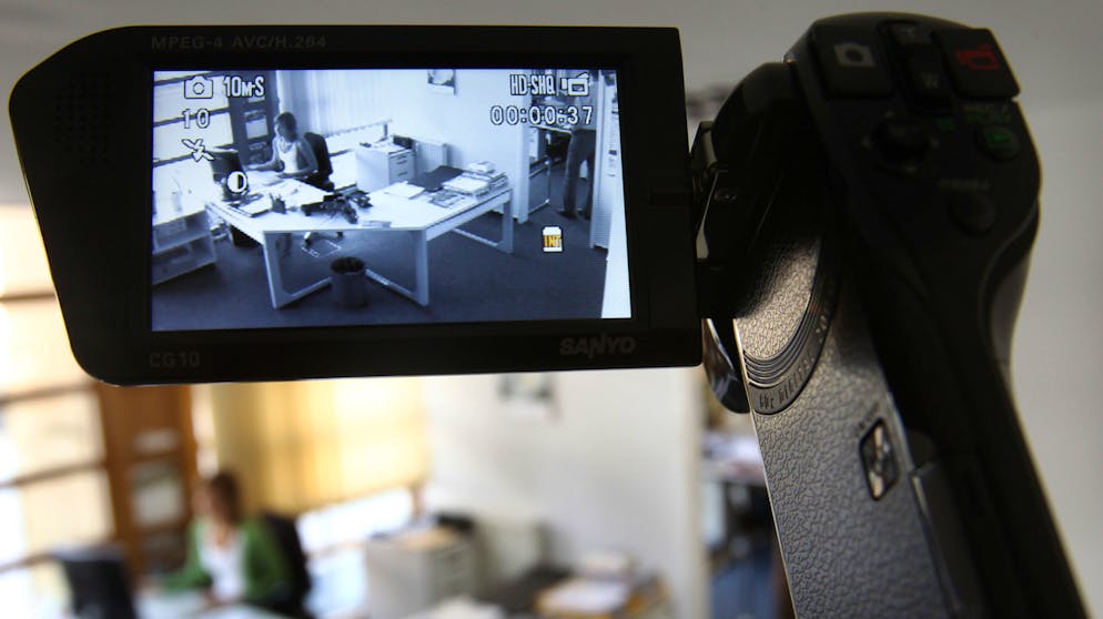Arbeitgeber dürfen ihre Angestellten bei der Arbeit filmen – wenn sie sie vorher darüber informieren (Symbolbild).
