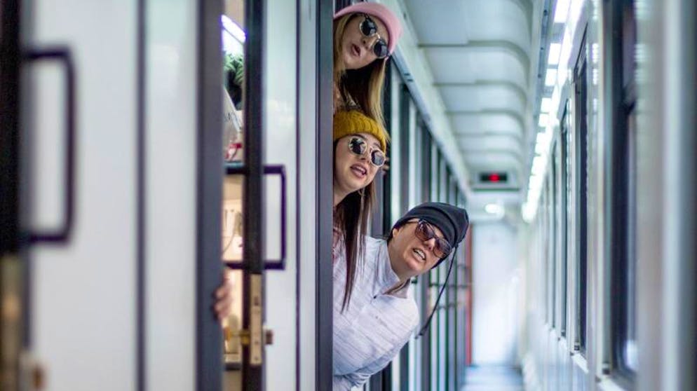 Im Zug von Ankara bis an die armenische Grenze. Im Ost-Express haben sich Traditionen etabliert: Waggontänze zum Beispiel, die die Reisenden meist zur türkischen Musik aufführen.