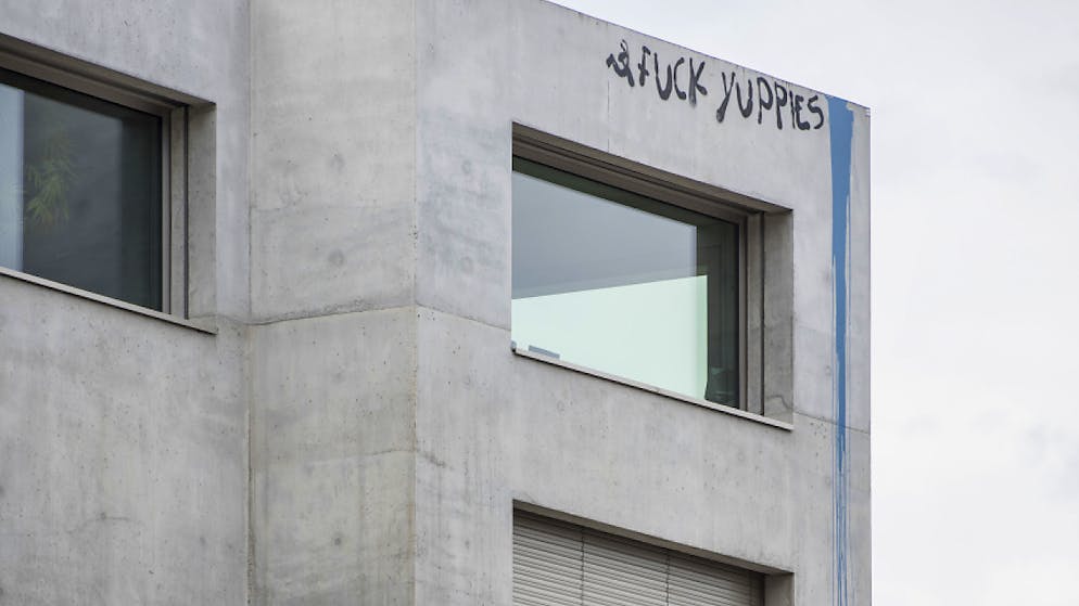 Die Richtzinsen für zehnjährige Festhypotheken fallen erstmals unter 1 Prozent. (Archiv)