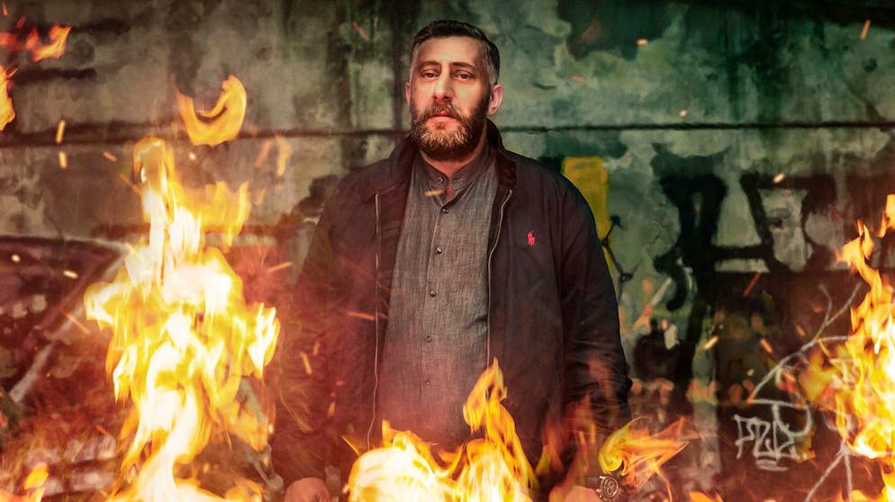 Das sind die Serien-Hits im November. Von Grimme-Preis bis Goldene Kamera – kaum eine deutsche Serie war in den letzten Jahren erfolgreicher als «4 Blocks». Auch in der finalen dritten Staffel (ab 7. November bei TNT Serie, über Teleclub empfangbar) kehrt im Berliner Clanmilieu keine Ruhe ein. Neue Gegenspieler erschweren Toni (Kida Khodr Ramadan) die Geschäfte und selbst der unerschütterliche Zusammenhalt der Hamadys droht zu bröckeln.