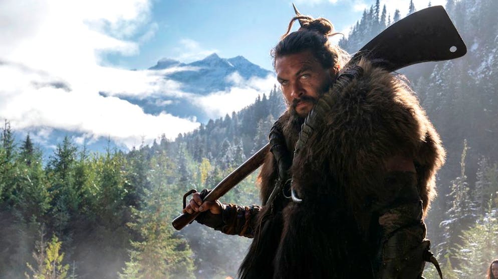 Das sind die Serien-Hits im November. Die Drama-Serie «See – Reich der Blinden» (ab 1. November bei Apple TV+) mit Jason Momoa spielt 600 Jahre in der Zukunft. Ein Virus hat den Grossteil der Menschheit dahingerafft. Die wenigen Überlebenden sind erblindet und müssen sich den widrigen Bedingungen der Wildnis anpassen. Doch dann werden Kinder geboren, die sehen können ...