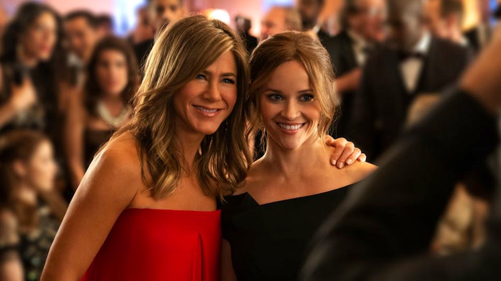 Das sind die Serien-Hits im November. Lächeln zum Debüt: Mit Apple TV+ betritt im November ein neuer Streaminggigant die Bildfläche – unter anderem mit Jennifer Aniston (links) und Reese Witherspoon in der Serie «The Morning Show». Ein Selbstläufer wird der Start des neuen Angebots aber nicht. Denn wie die Serienhighlights im November zeigen, heisst es auch bei Netflix, Amazon und Co.: Klotzen statt Kleckern.