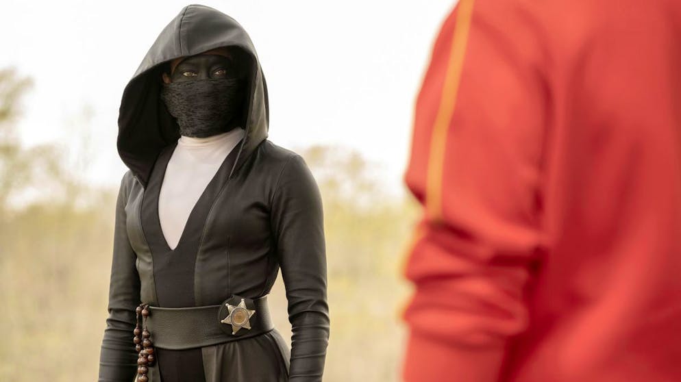 Das sind die Serien-Hits im November. Die Polizistin Angela Abar (Regina King) und ihr Chef Judd Crawford (Don Johnson) versuchen in «Watchmen» (ab 4. November bei Sky Atlantic HD, über Teleclub empfangbar) ein anarchisches Amerika unter Kontrolle zu halten. Gar nicht so leicht – erst recht, weil die weisse rassistische Terrorgruppe «Siebte Kavallerie» um die Vorherrschaft ringt.