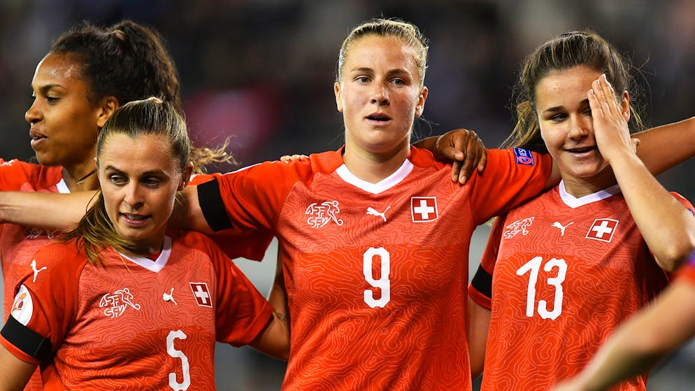 Ana-Maria Crnogorcevic (Mitte) ist mit 54 Toren in 114 Länderspielen die beste Schweizer Torschützin der Geschichte