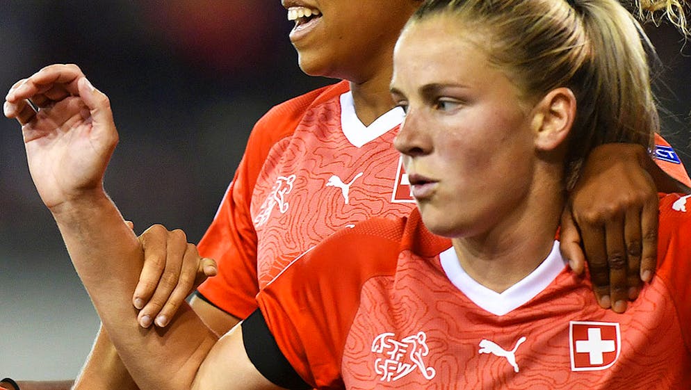 Ana-Maria Crnogorcevic trifft gegen Litauen vom Penaltypunkt.