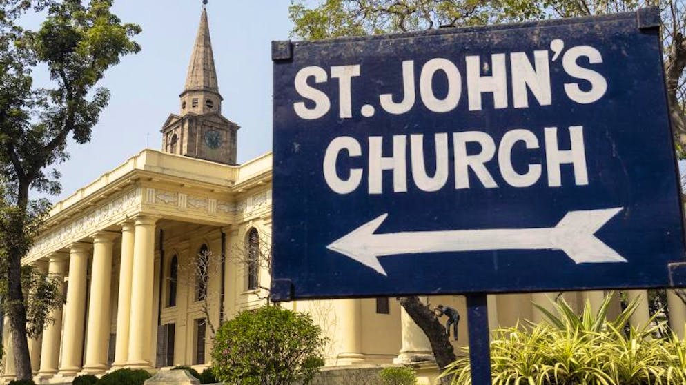 Kalkutta – bunte Metropole am Ganges. Relikt aus britischen Kolonialzeiten: die St. John’s Church. 