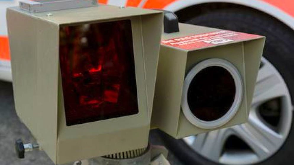 Ein junger Motorradfahrer ist auf einer Raserfahrt in Perlen von der Polizei erwischt worden. (Symbolbild)