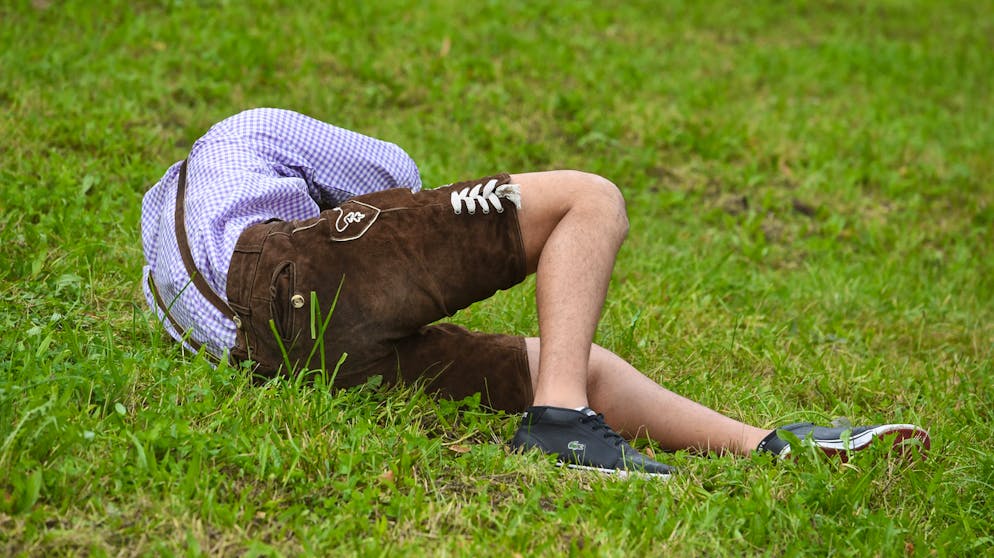 Nicht wenigen Besuchern des Münchner Oktoberfests ergeht es so wie diesem Herrn. (Archivbild)
