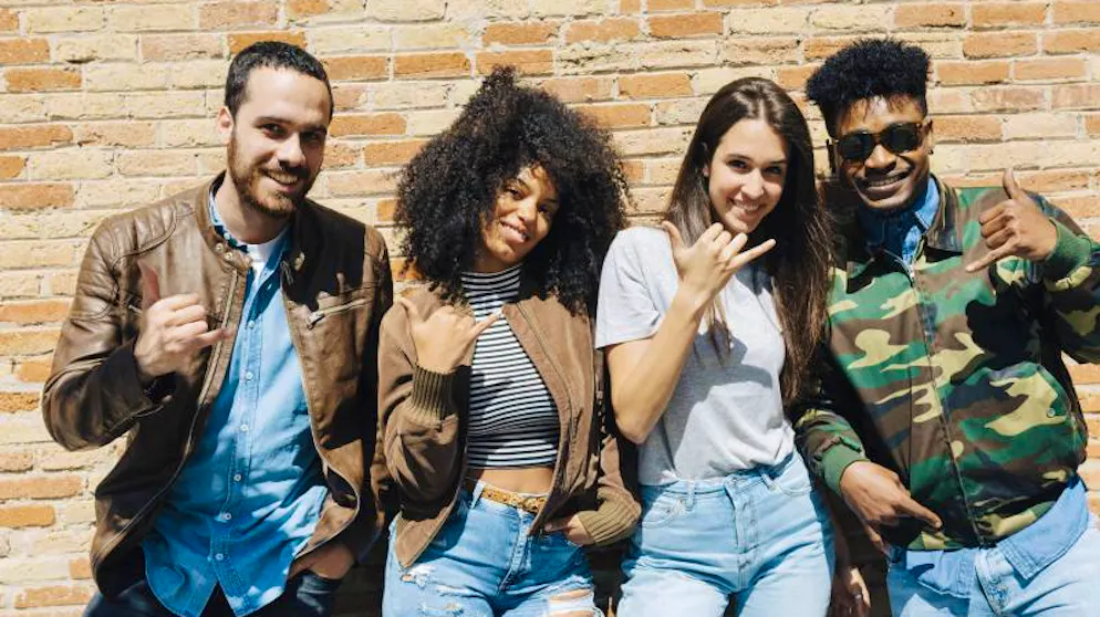 Stylish ist nicht immer gleich schick – mit manchen Modetrends eckt man an, wenn man sie in unpassenden Situationen trägt.