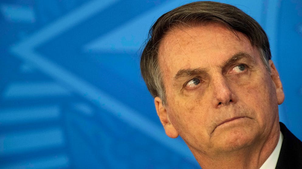 Brasiliens Präsident Jair Bolsonaro berät sich mit Ministern und der Armee. 