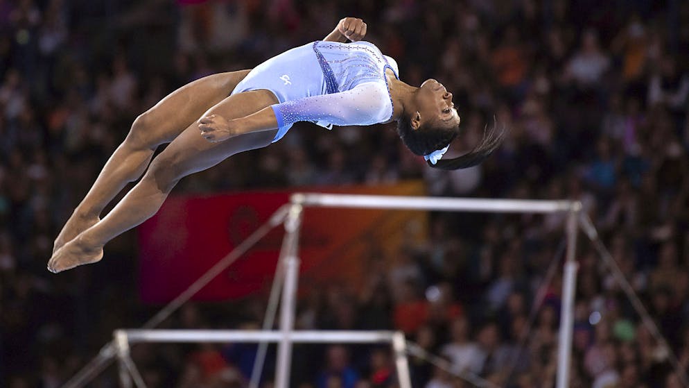 In einer anderen Sphäre. Mit ihren Schrauben und Saltis verzückt Simone Biles in Stuttgart die Turnwelt