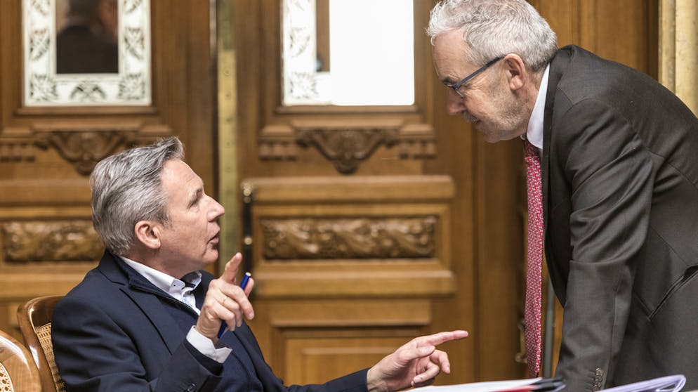 Die spannenden Kämpfe bei den eidgenössischen Wahlen. Fiese Arithmetik, denken sich wohl die Berner. Der Kanton verliert zum zweiten Mal in Folge einen Sitz. Der BDPler Hans Grunder (r.) tritt nicht mehr an – was für die ohnehin angeschlagenen BDP bitter ist –, genausowenig wie Adrian Amstutz von der SVP.