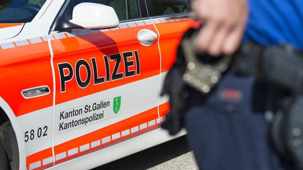 Die Polizei geht aktuell von einem Tötungsdelikt mit anschliessendem Suizid aus. 