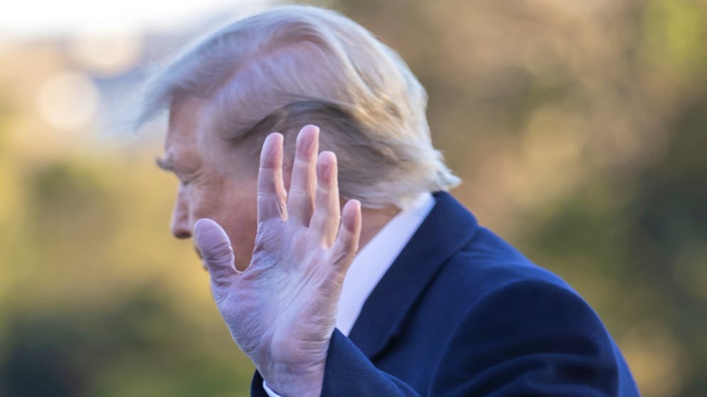 US-Präsident Donald Trump spricht im Garten des Weissen Hauses mit Medienvertretern.