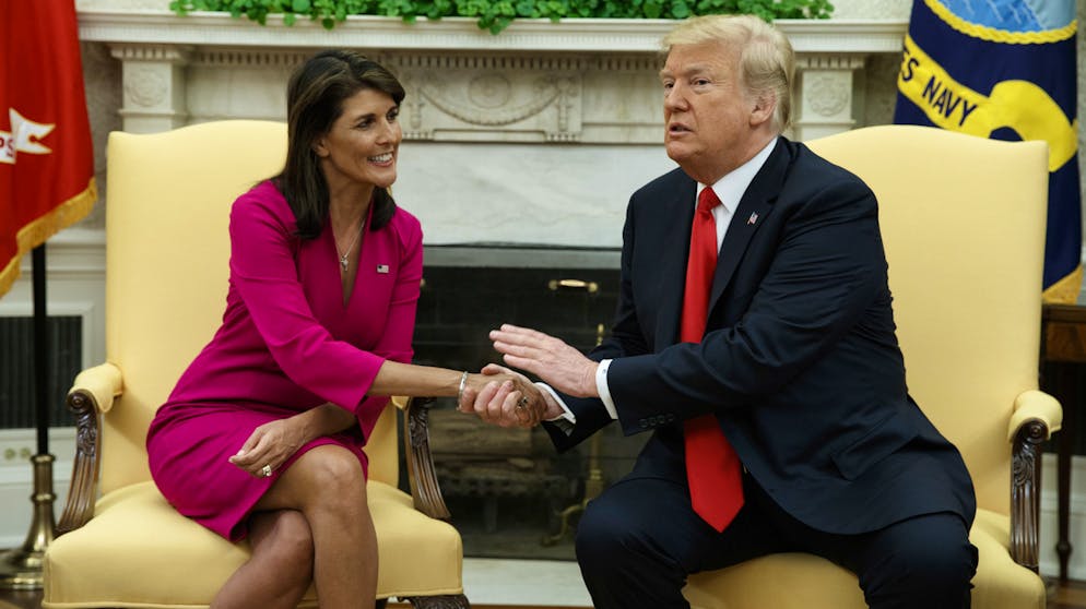 Nikki Haley (links) im Oktober 2018 mit US-Präsident Donald Trump im Weissen Haus. (Archiv)