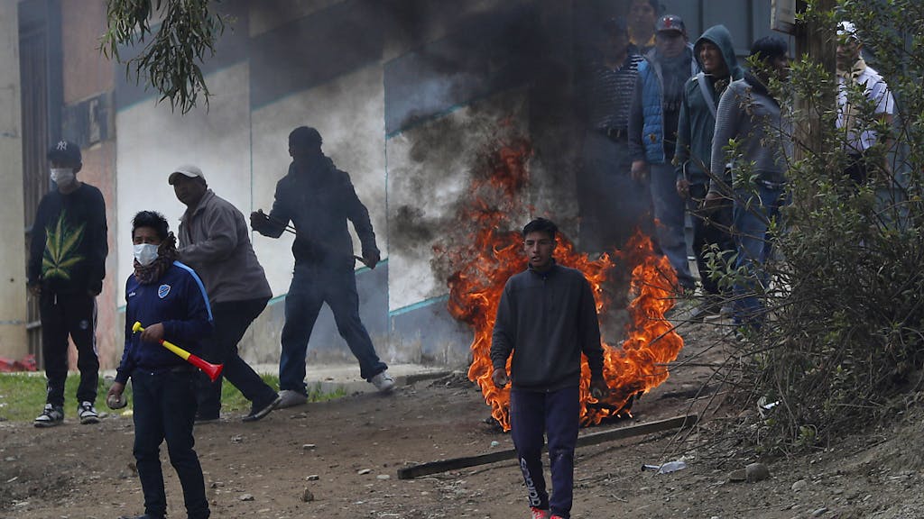 Bolivien. Chaos und Gewalt: Polizei ruft in Bolivien Armee um Hilfe