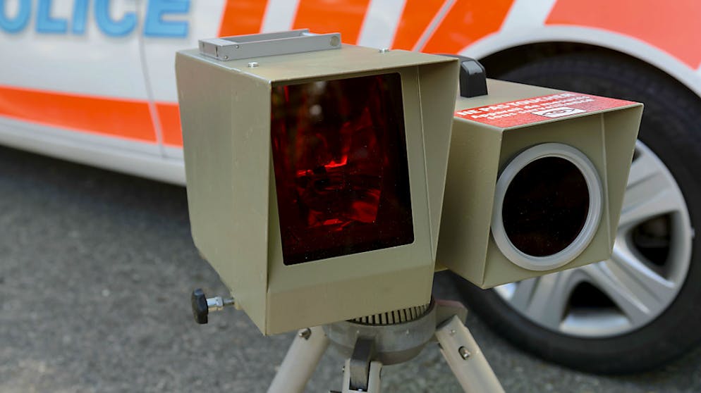 Radarfallen sind in der Schweiz das ganze Jahr über im Einsatz – hier in Genf. Jetzt wollen die Kantone, dass es auch für den Einsatz automatischer Autonummern-Scanner eine nationale Lösung gibt. (Symbolbild)