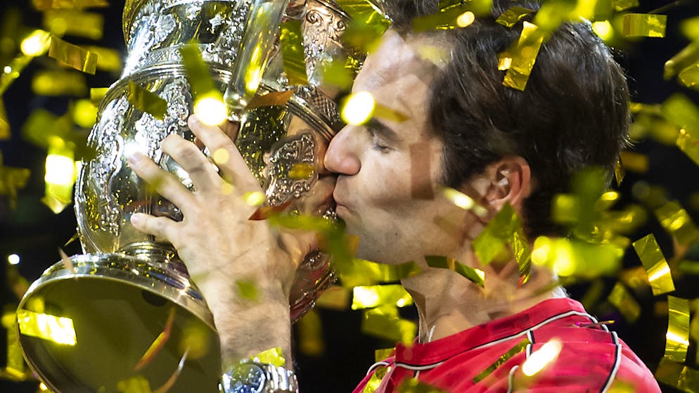Federer mit dem Rücken zur Wand. Federer im Goldregen: An den Swiss Indoors zeigte er sich noch in Topform und triumphierte zum zehnten Mal.