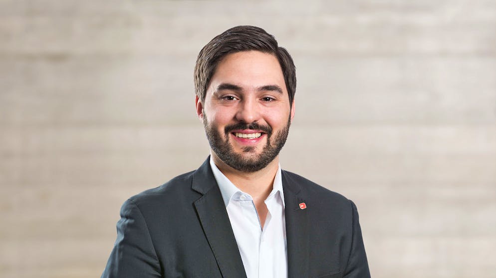 Levrat-Nachfolge: Mögliche Kandidatinnen und Kandidaten. Bei den Männern werden dem 33-jährigen Aargauer Nationalrat Cédric Wermuth Ambitionen auf das Amt als SP-Präsident nachgesagt. 