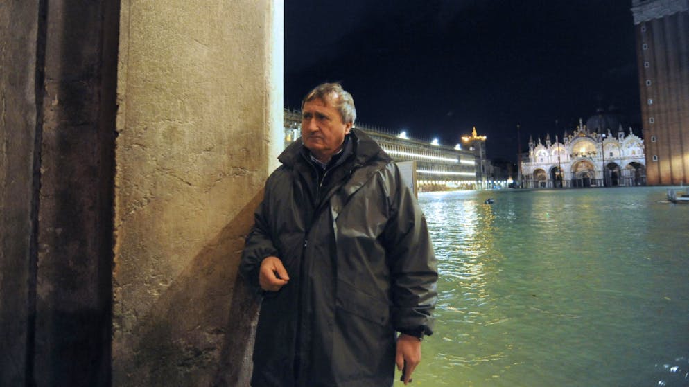 Venedig von Rekord-Hochwasser heimgesucht. «Unauslöschliche Spuren»: Venedigs Bürgermeister Luigi Brugnaro in der überfluteten Stadt.