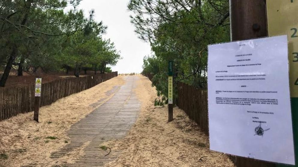 Hinweis zur Strand-Sperrung bei Lacanau.