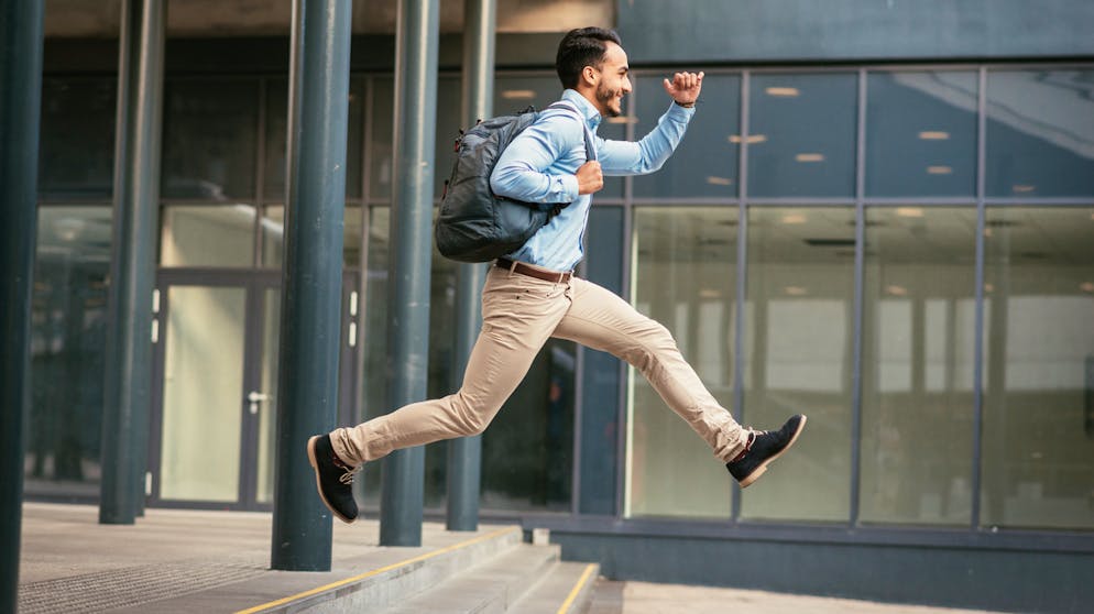 So Serien und Podcasts schneller abspielen. Wer es eilig hat, kann mit diesen Tricks die Lieblingsserien und -podcasts noch schneller konsumieren.