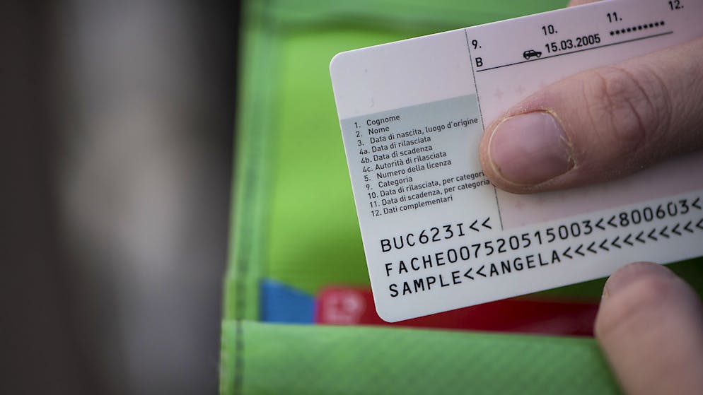 Der Unfallverursacher war nicht nur ohne Führerausweis unterwegs, er stand auch unter Drogen. (Symbolbild)