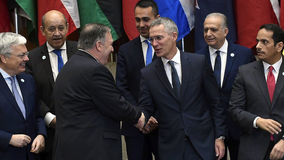 US-Aussenminister Pompeo (Mitte links) begrüsst Nato-Generalsekretär Stoltenberg in Washington. Um die beiden herum unter anderen die Aussenminister von Frankreich und Italien.