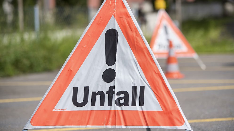 In der Blegikurve in Cham kam es am Mittwochabend zu einer Auffahrkollision. (Symbolbild)