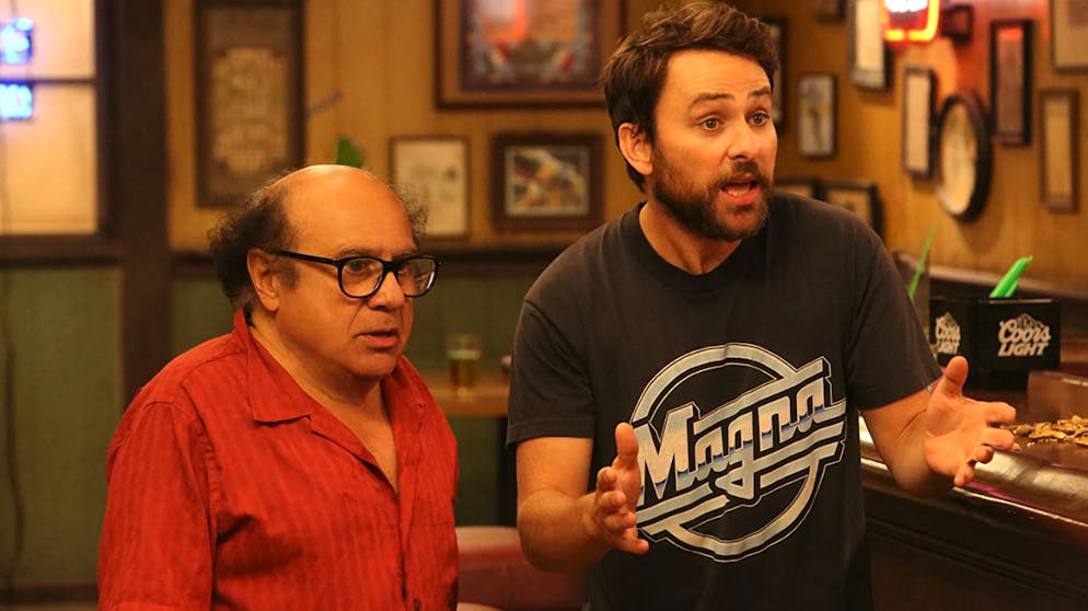 Danny DeVito wird 75. «It's always sunny in Philadelphia» (seit 2005) mutierte auch wegen DeVito zum Hit unter Serienfans – rechts sieht man Charlie Day.