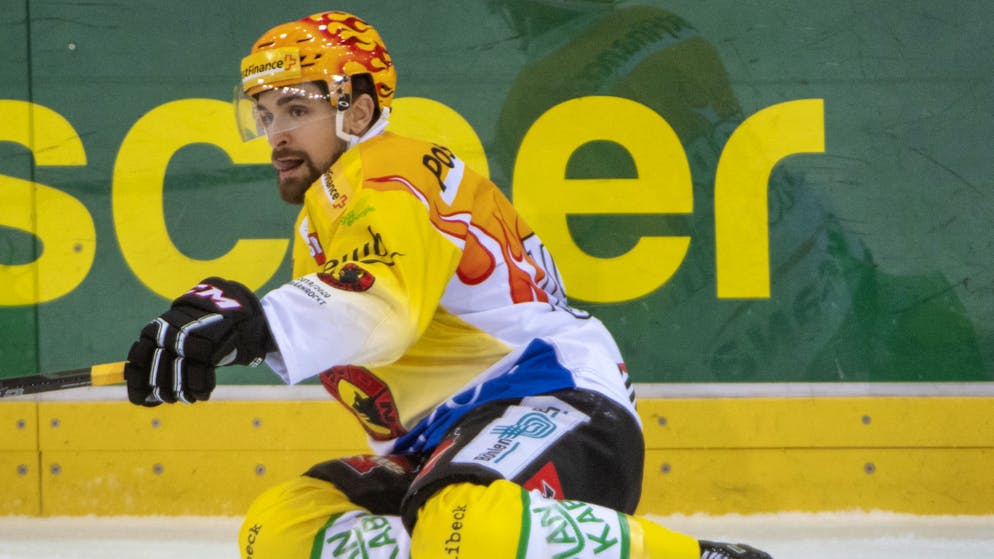 Bern immer tiefer in der Krise. Bern, im Bild der Topskorer Mark Arcobello, ist am Boden. In langnau verlor der SCB zum vierten Mal in Folge.