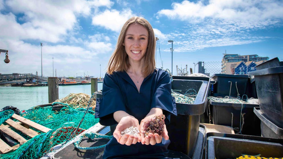 «MarinaTex« besteht aus Fischabfällen, Kalk und Algen.