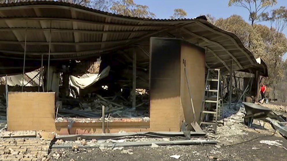 Ein durch einen Buschbrand in Yeppoon im australischen Bundesstaat Queensland zerstörtes Haus.
