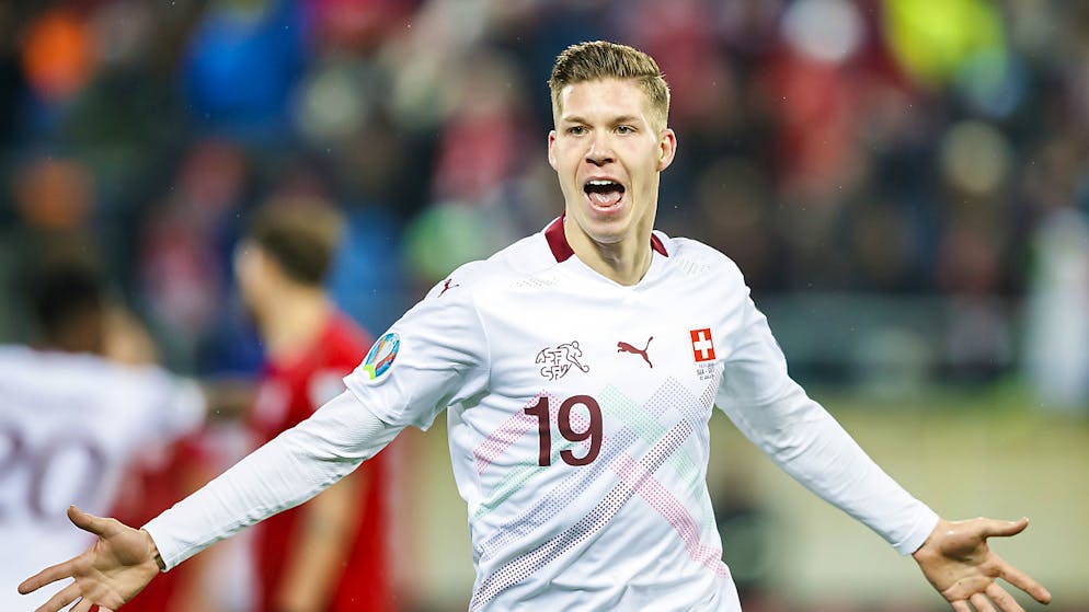 Debütant Itten führt Schweiz zum Sieg. Cedric Itten schiesst die Schweiz im Stadion seines Klubs FC St. Gallen gegen Georgien zum Sieg.