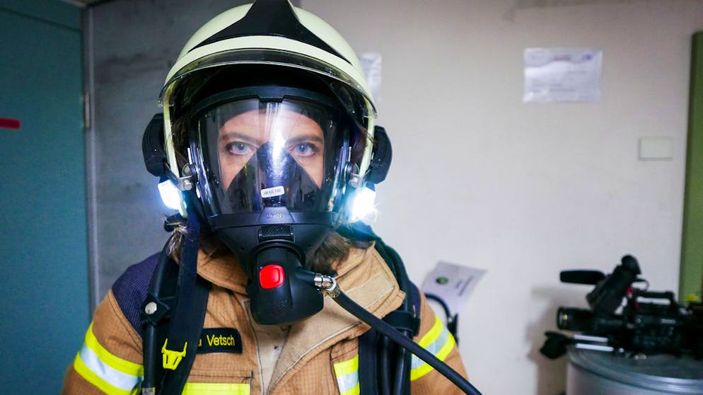 In «Mona mittendrin» begleitete Mona Vetsch am Donnerstagabend die Berufsfeuerwehr – und wird sogleich Zeugin eines tödlichen Unglücks.