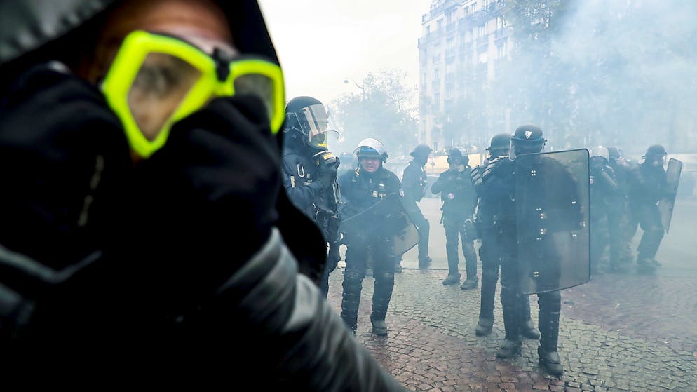 Tränengas-Einsatz gegen Anhänger der «Gelbwesten»-Bewegung in Paris.