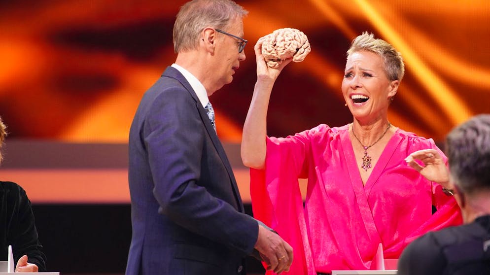 «Bin ich schlauer als Günther Jauch?»: «WWM»-Moderator demontiert sich selbst!. Die ehemalige Pilotin Sonja Zietlow war der Überflieger: Sie ist schlauer als 98 Prozent der Deutschen und bekam als Preis das Jauch-Gehirn.