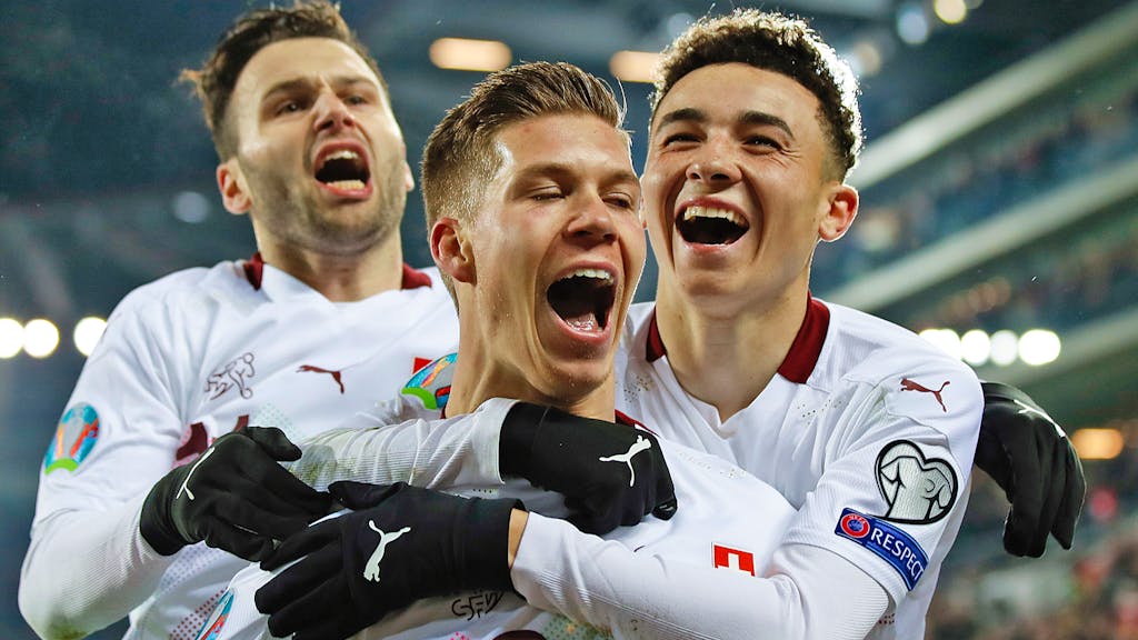 Nati-Noten. Itten vergoldet sein Debüt – zwei Schweizer ungenügend