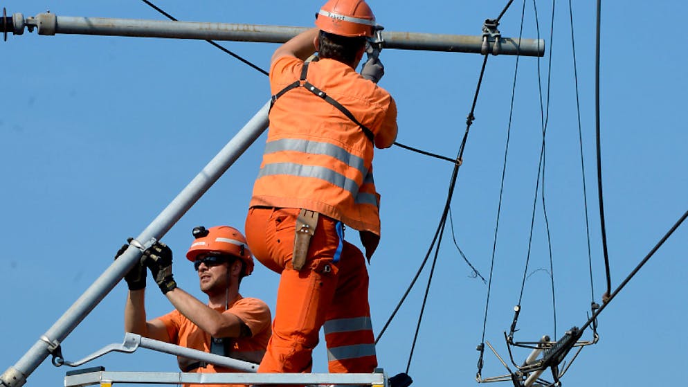 Wegen eines Defekts an einer Fahrleitung blieb ein Eurocity-Zug am Sonntagabend in Sihlbrugg ZH stecken. (Symbolbild)
