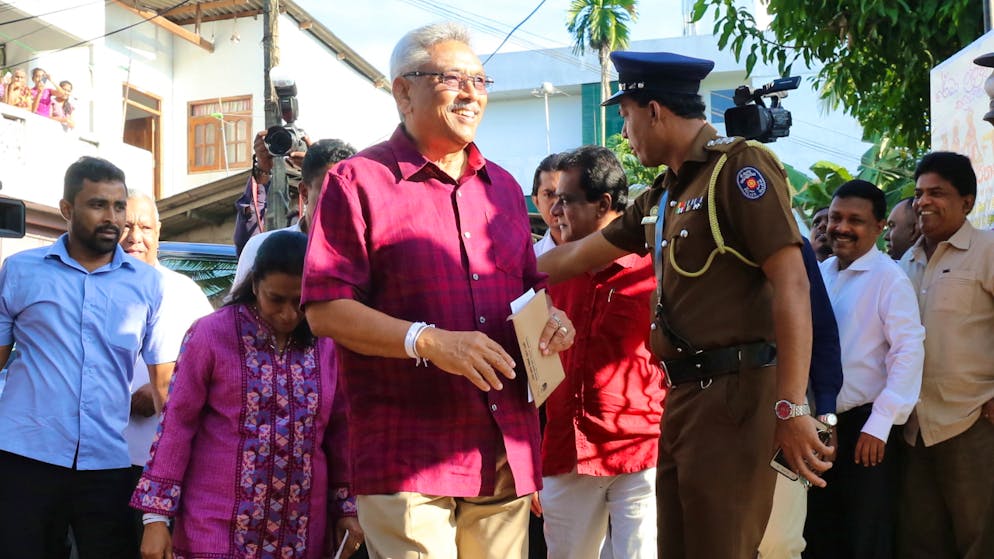 Sri Lankas früherer Verteidigungsminister Gotabhaya Rajapaksa hat die Präsidentschaftswahl gewonnen.