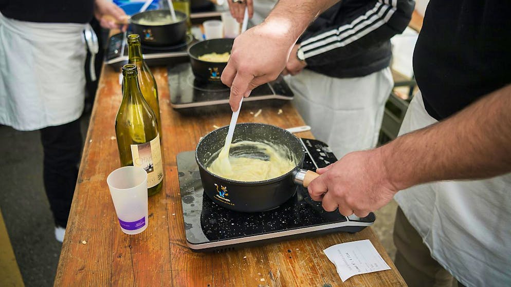 Walliser holen Fondue-Weltmeistertitel. Für das weltbeste Fondue wurden am Wochenende in Tartegnin (VD) fleissig die Kellen geschwungen.