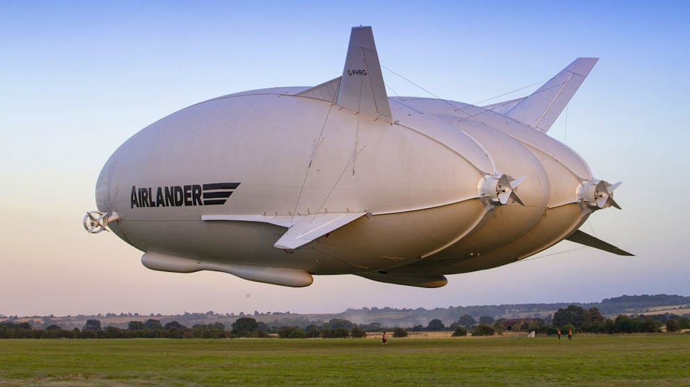 Im Fünf-Sterne-Luftschiff an den Nordpol. Die Frage ist nun, ob das ehrgeizige Projekt auch wirklich zustande kommt. Der seit 2010 von Hybrid Air Vehicles entwickelte Airlander 10 machte in den Jahren 2016 und 2017 nämlich vor allem mit Pannen Schlagzeilen.