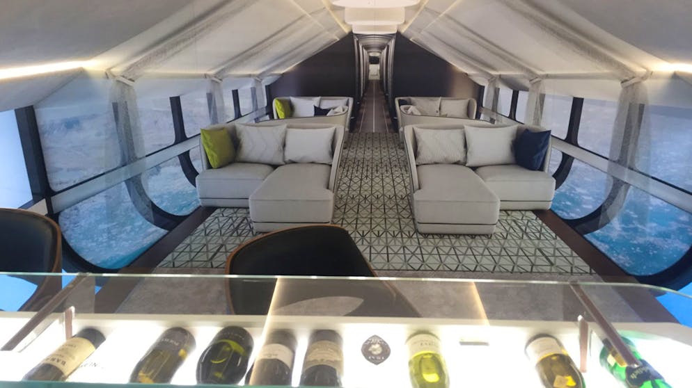 Im Fünf-Sterne-Luftschiff an den Nordpol. An Bord ist dann natürlich für alles gesorgt. So wie es scheint, fliegt auch eine ordentliche Weinauswahl mit. Schliesslich stapft es sich beschwingt noch besser durch die Kälte. 