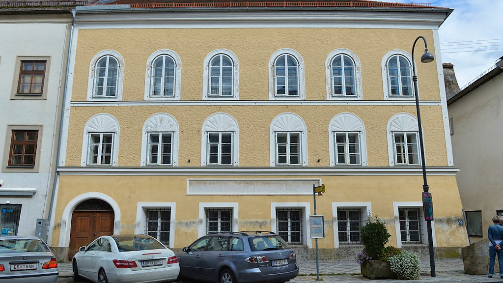 Österreich. Polizei zieht in Hitlers Geburtshaus in Braunau