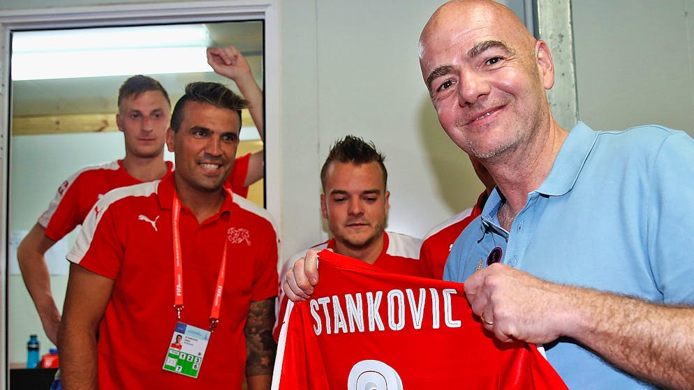 An der Beachsoccer-WM 2017 auf den Bahamas stattet FIFA-Präsident Gianni Infantino der Schweiz einen Besuch ab.
